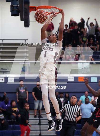 Thumbnail 3 in Furr vs Silsbee (UIL 4A Region III Semifinal) photogallery.