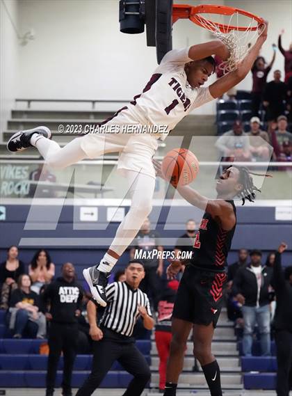 Thumbnail 2 in Furr vs Silsbee (UIL 4A Region III Semifinal) photogallery.