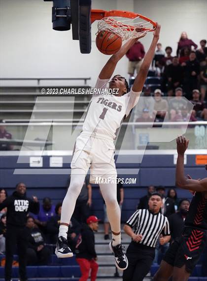 Thumbnail 1 in Furr vs Silsbee (UIL 4A Region III Semifinal) photogallery.
