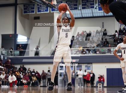 Thumbnail 2 in Furr vs Silsbee (UIL 4A Region III Semifinal) photogallery.