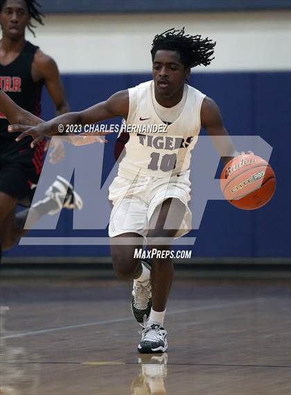 Thumbnail 2 in Furr vs Silsbee (UIL 4A Region III Semifinal) photogallery.