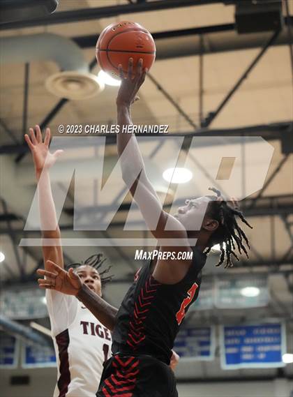 Thumbnail 1 in Furr vs Silsbee (UIL 4A Region III Semifinal) photogallery.