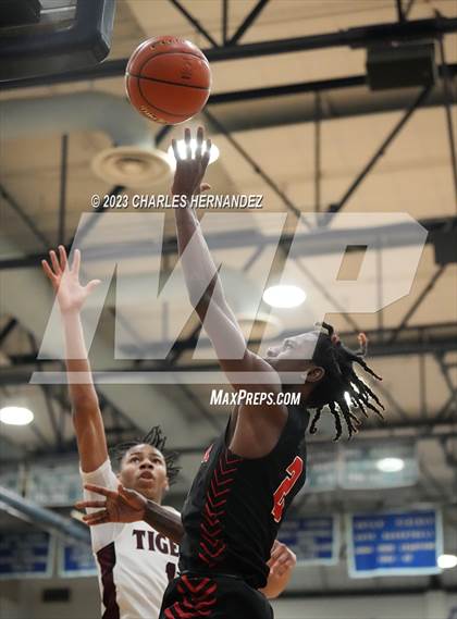 Thumbnail 2 in Furr vs Silsbee (UIL 4A Region III Semifinal) photogallery.