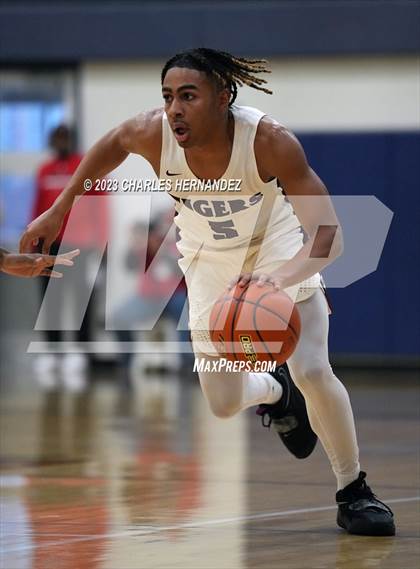 Thumbnail 1 in Furr vs Silsbee (UIL 4A Region III Semifinal) photogallery.
