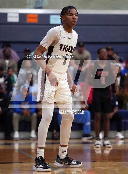 Thumbnail 1 in Furr vs Silsbee (UIL 4A Region III Semifinal) photogallery.