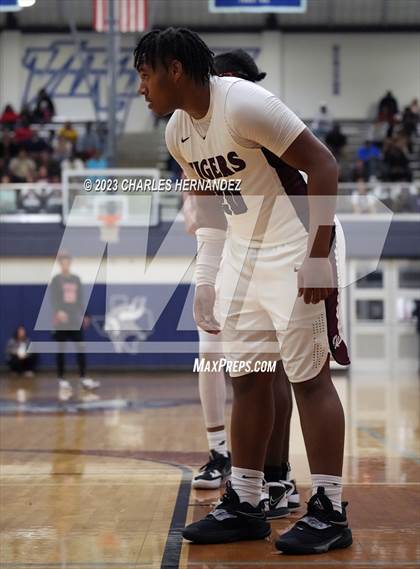 Thumbnail 2 in Furr vs Silsbee (UIL 4A Region III Semifinal) photogallery.