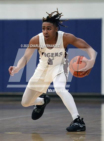 Thumbnail 2 in Furr vs Silsbee (UIL 4A Region III Semifinal) photogallery.