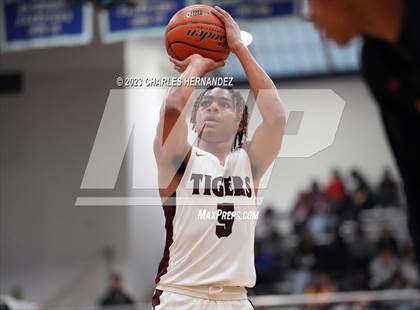 Thumbnail 2 in Furr vs Silsbee (UIL 4A Region III Semifinal) photogallery.