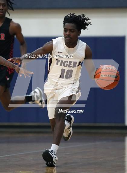 Thumbnail 1 in Furr vs Silsbee (UIL 4A Region III Semifinal) photogallery.