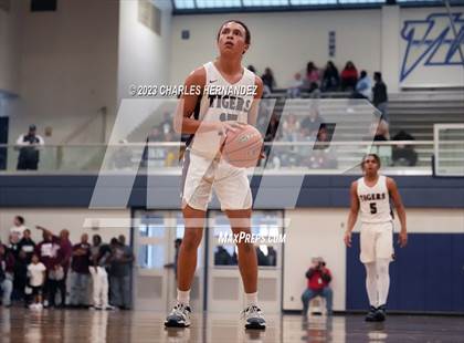 Thumbnail 3 in Furr vs Silsbee (UIL 4A Region III Semifinal) photogallery.