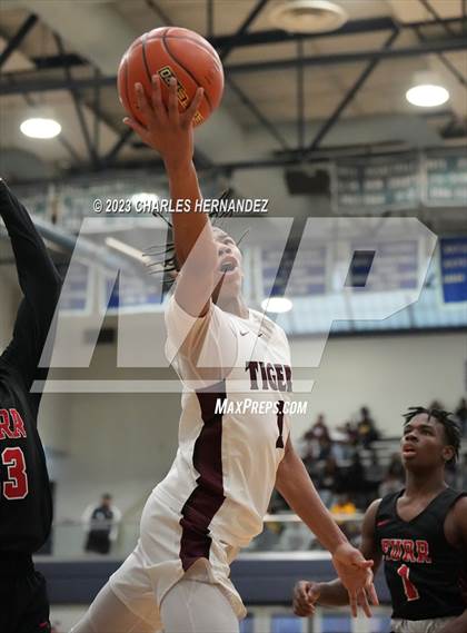 Thumbnail 2 in Furr vs Silsbee (UIL 4A Region III Semifinal) photogallery.