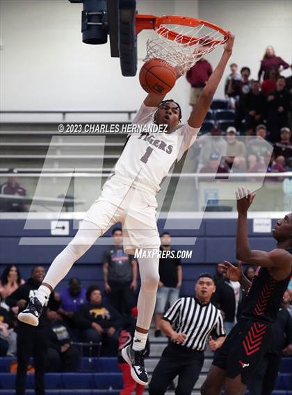 Thumbnail 3 in Furr vs Silsbee (UIL 4A Region III Semifinal) photogallery.