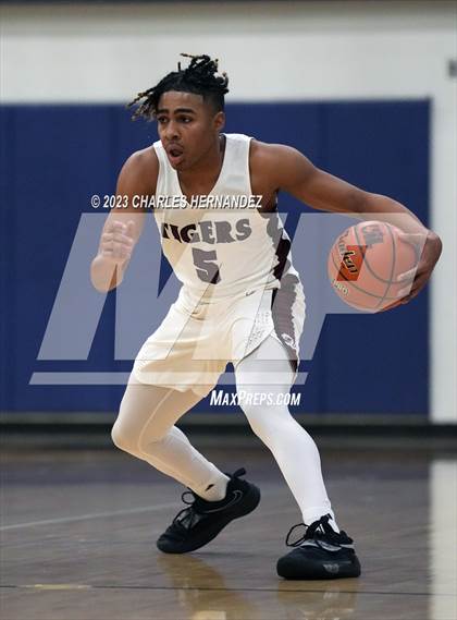 Thumbnail 1 in Furr vs Silsbee (UIL 4A Region III Semifinal) photogallery.
