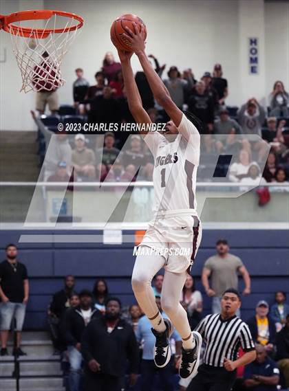 Thumbnail 1 in Furr vs Silsbee (UIL 4A Region III Semifinal) photogallery.