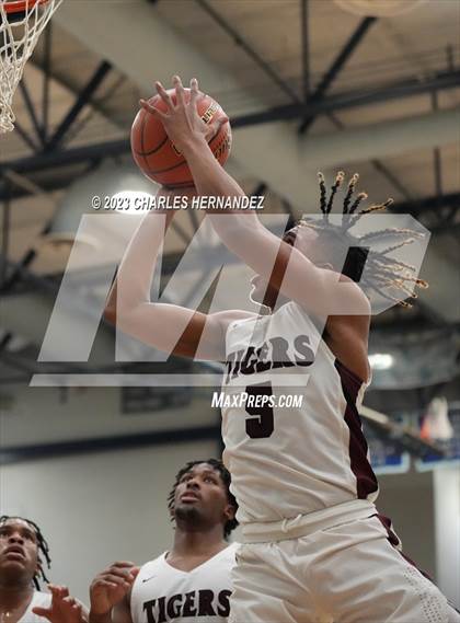 Thumbnail 1 in Furr vs Silsbee (UIL 4A Region III Semifinal) photogallery.