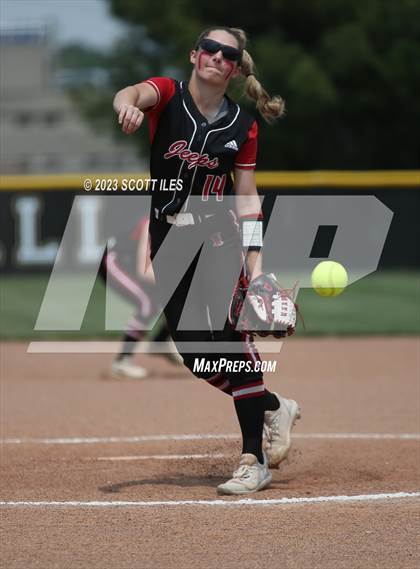 Thumbnail 1 in South Webster vs Portsmouth West (OHSAA D3 Regional Semifinal) photogallery.