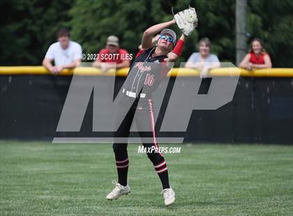 Thumbnail 2 in South Webster vs Portsmouth West (OHSAA D3 Regional Semifinal) photogallery.