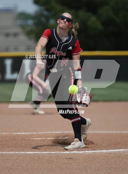 Thumbnail 3 in South Webster vs Portsmouth West (OHSAA D3 Regional Semifinal) photogallery.