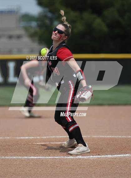 Thumbnail 1 in South Webster vs Portsmouth West (OHSAA D3 Regional Semifinal) photogallery.