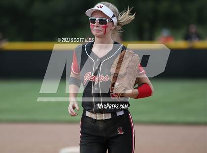 Thumbnail 3 in South Webster vs Portsmouth West (OHSAA D3 Regional Semifinal) photogallery.