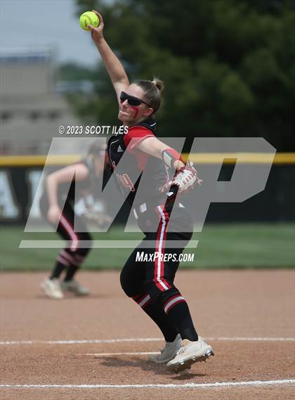 Thumbnail 3 in South Webster vs Portsmouth West (OHSAA D3 Regional Semifinal) photogallery.