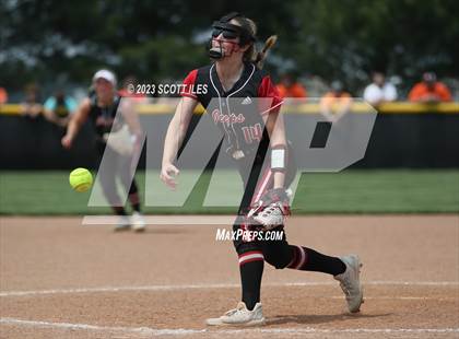 Thumbnail 1 in South Webster vs Portsmouth West (OHSAA D3 Regional Semifinal) photogallery.