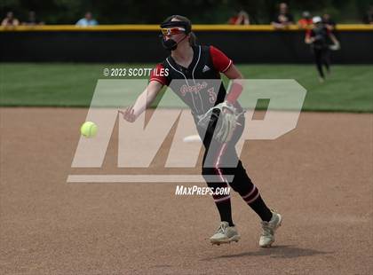 Thumbnail 3 in South Webster vs Portsmouth West (OHSAA D3 Regional Semifinal) photogallery.