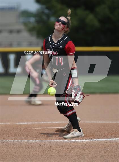 Thumbnail 2 in South Webster vs Portsmouth West (OHSAA D3 Regional Semifinal) photogallery.