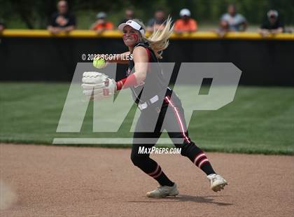 Thumbnail 3 in South Webster vs Portsmouth West (OHSAA D3 Regional Semifinal) photogallery.