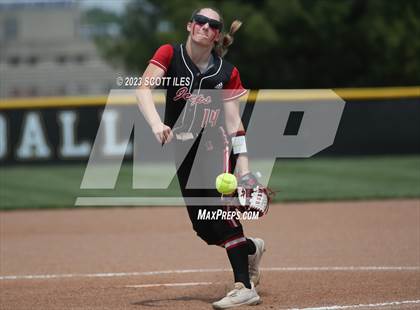 Thumbnail 2 in South Webster vs Portsmouth West (OHSAA D3 Regional Semifinal) photogallery.