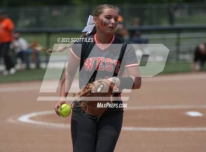 Thumbnail 2 in South Webster vs Portsmouth West (OHSAA D3 Regional Semifinal) photogallery.