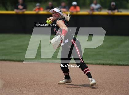 Thumbnail 1 in South Webster vs Portsmouth West (OHSAA D3 Regional Semifinal) photogallery.