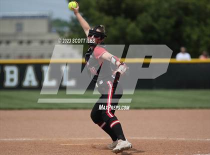 Thumbnail 1 in South Webster vs Portsmouth West (OHSAA D3 Regional Semifinal) photogallery.