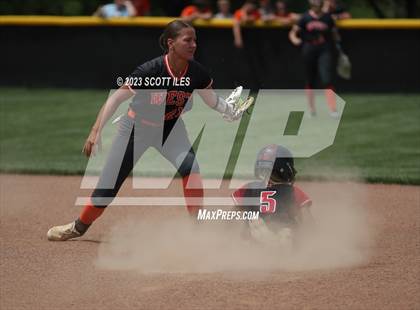 Thumbnail 3 in South Webster vs Portsmouth West (OHSAA D3 Regional Semifinal) photogallery.