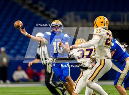 Thumbnail 2 in Alamo Heights vs Pieper (UIL 5A D2 reginal football playoff) photogallery.
