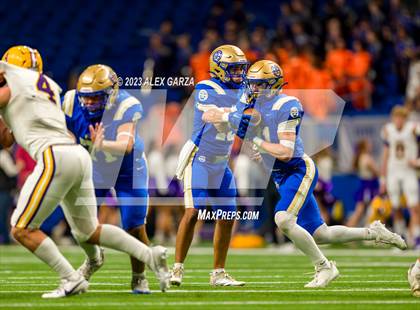 Thumbnail 3 in Alamo Heights vs Pieper (UIL 5A D2 reginal football playoff) photogallery.