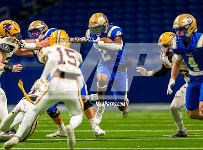 Thumbnail 2 in Alamo Heights vs Pieper (UIL 5A D2 reginal football playoff) photogallery.