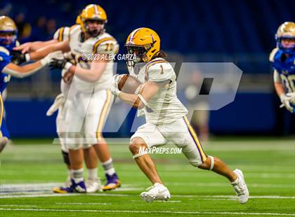 Thumbnail 1 in Alamo Heights vs Pieper (UIL 5A D2 reginal football playoff) photogallery.