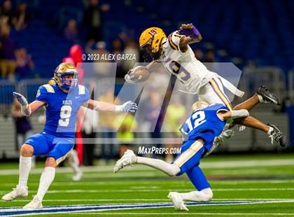 Thumbnail 2 in Alamo Heights vs Pieper (UIL 5A D2 reginal football playoff) photogallery.