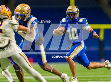 Thumbnail 2 in Alamo Heights vs Pieper (UIL 5A D2 reginal football playoff) photogallery.