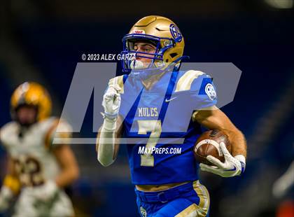 Thumbnail 3 in Alamo Heights vs Pieper (UIL 5A D2 reginal football playoff) photogallery.
