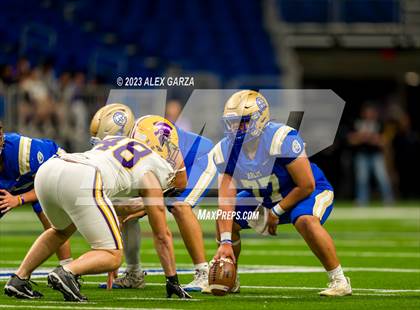 Thumbnail 2 in Alamo Heights vs Pieper (UIL 5A D2 reginal football playoff) photogallery.