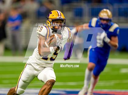Thumbnail 2 in Alamo Heights vs Pieper (UIL 5A D2 reginal football playoff) photogallery.
