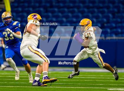 Thumbnail 2 in Alamo Heights vs Pieper (UIL 5A D2 reginal football playoff) photogallery.