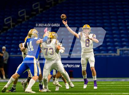Thumbnail 2 in Alamo Heights vs Pieper (UIL 5A D2 reginal football playoff) photogallery.