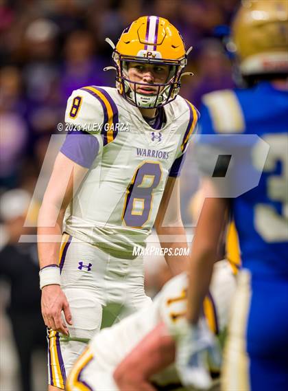Thumbnail 2 in Alamo Heights vs Pieper (UIL 5A D2 reginal football playoff) photogallery.
