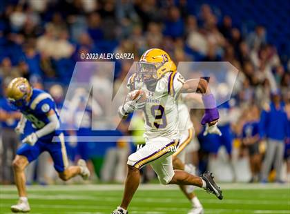 Thumbnail 2 in Alamo Heights vs Pieper (UIL 5A D2 reginal football playoff) photogallery.