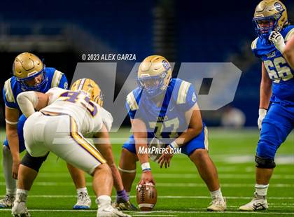 Thumbnail 2 in Alamo Heights vs Pieper (UIL 5A D2 reginal football playoff) photogallery.