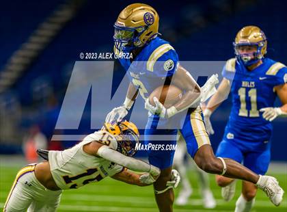 Thumbnail 1 in Alamo Heights vs Pieper (UIL 5A D2 reginal football playoff) photogallery.