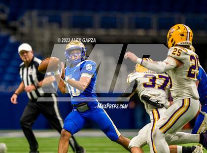 Thumbnail 1 in Alamo Heights vs Pieper (UIL 5A D2 reginal football playoff) photogallery.